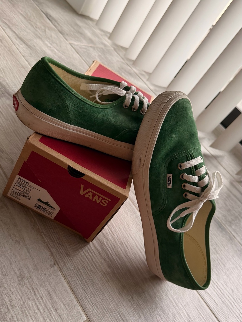 Vans Men’s Green Suede Low-Top Sneakers with White Laces